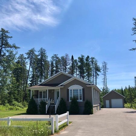 Le Chalet De Claude, Au Pied Des Monts-Valin Saint-David-de-Falardeau Buitenkant foto