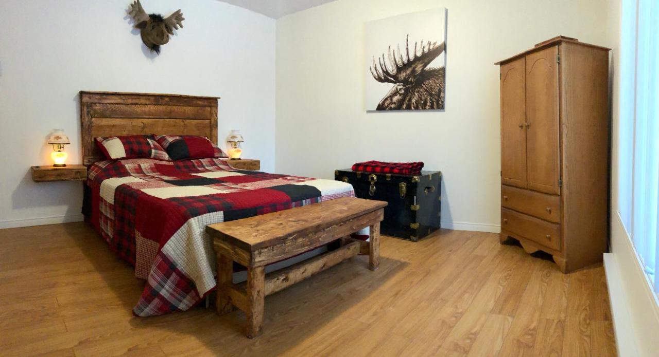 Le Chalet De Claude, Au Pied Des Monts-Valin Saint-David-de-Falardeau Buitenkant foto
